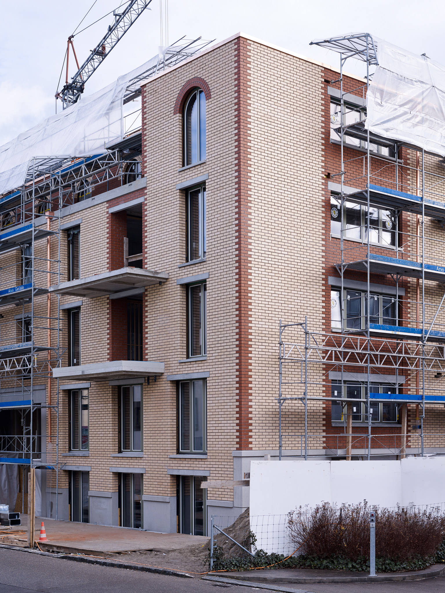 E14534 Alpa 047719 SCREEN